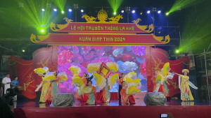 Hát múa: Nắng có còn xuân - Trường Tiểu học Văn Khê tham gia Hội làng.