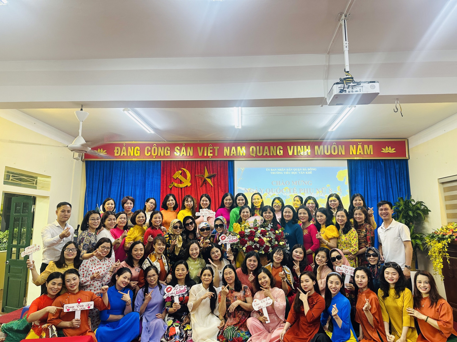 Trường Tiểu học Văn Khê tổ chức kỷ niệm ngày Quốc tế phụ nữ 8/3