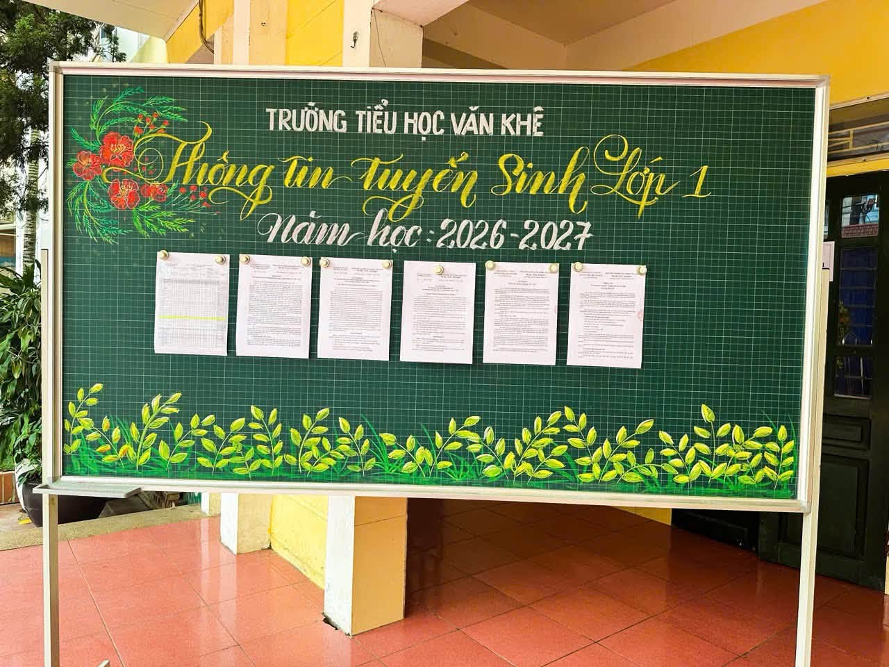 RỘN RÀNG NGÀY ĐẦU TUYỂN SINH VÀO LỚP 1 NĂM HỌC 2026 – 2027
